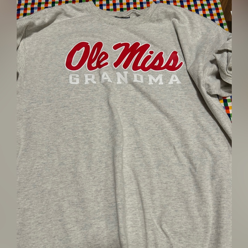 Ole Miss Grandma Gray Tshirt L